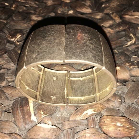 Elegant Gold Bracelet - Picture 3 of 3